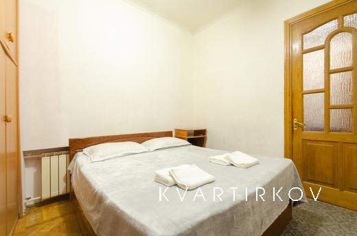 Оренда 3к квартири біля метро Хрещатик, Киев - квартира посуточно