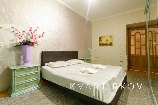 Оренда 3к квартири біля метро Хрещатик, Киев - квартира посуточно