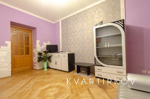 Оренда 3к квартири біля метро Хрещатик, Киев - квартира посуточно