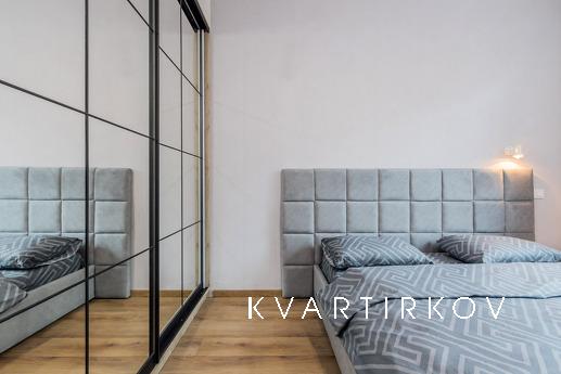 Апартаменти розташовані в центрі Києва, за адресою: вул. Бог