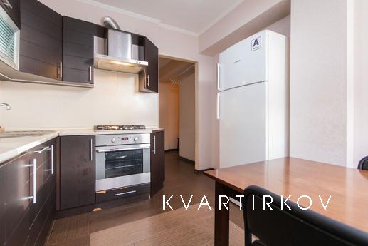 Оренда 3к квартири, метро Золоті ворота, Киев - квартира посуточно