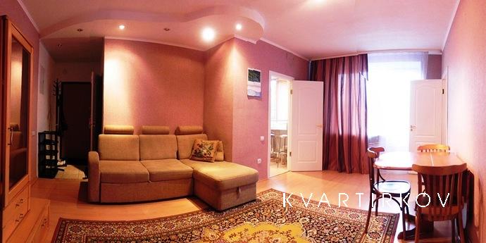 Очаровательная двухкомнатная квартира около метро Киевская.
