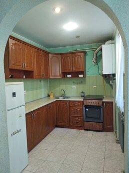 Quiet three-room apartment, Chernivtsi - apartment by the day