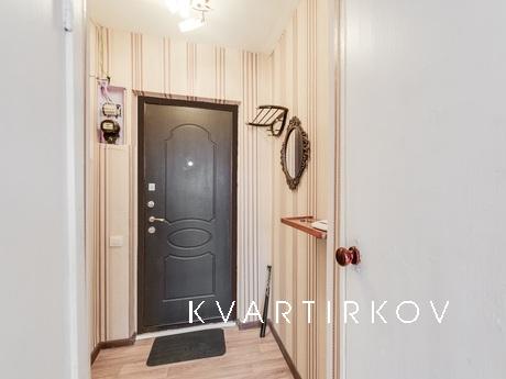 Bright and cozy at Bely Kuna, Санкт-Петербург - квартира подобово