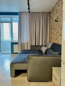 Студия Sky room находится на 6 этаже. Уютная комната с больш