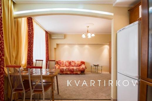 Great 1 bedroom studio sq., Kharkiv - apartment by the day