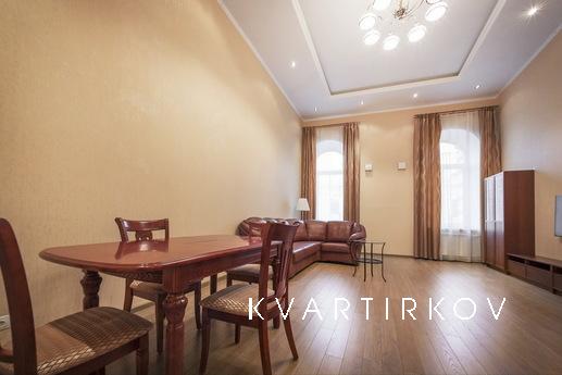 2-room flat with parking in the center, Saint Petersburg - apartment by the day