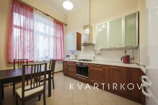 2-room flat with parking in the center, Saint Petersburg - apartment by the day