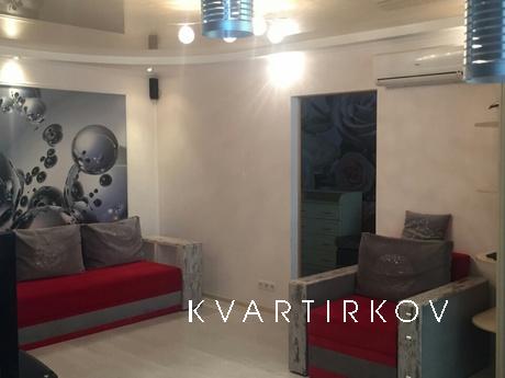 Two-room apartment suite in the center, Feodosia - apartment by the day