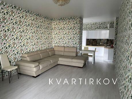 The apartment has been renovated and has never been lived in