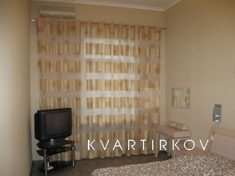 The apartment is in the heart, Odessa - apartment by the day