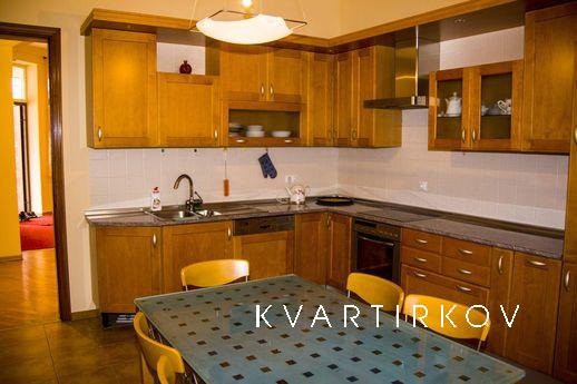 ELITE HOUSE NEAR PARK, Кисловодськ - квартира подобово