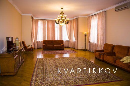 ELITE HOUSE NEAR PARK, Кисловодськ - квартира подобово