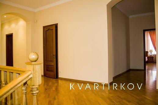 ELITE HOUSE NEAR PARK, Кисловодськ - квартира подобово