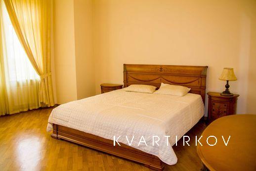 ELITE HOUSE NEAR PARK, Кисловодськ - квартира подобово