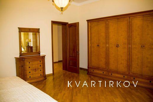 ELITE HOUSE NEAR PARK, Кисловодськ - квартира подобово