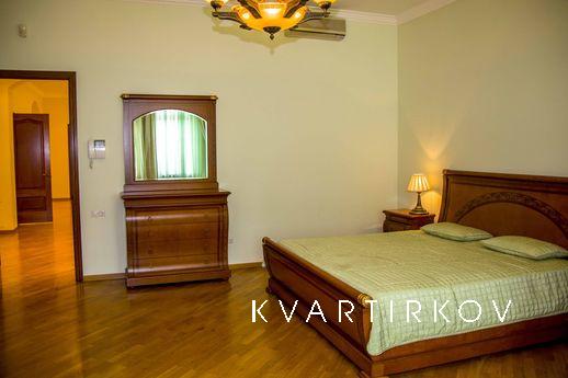 ELITE HOUSE NEAR PARK, Кисловодськ - квартира подобово