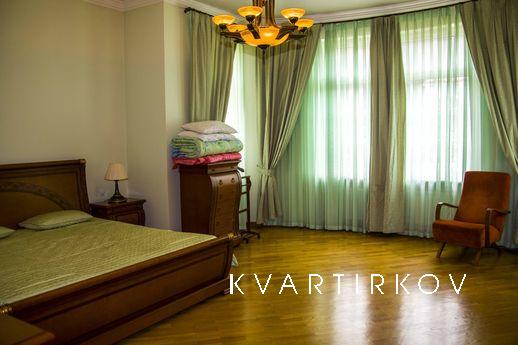 ELITE HOUSE NEAR PARK, Кисловодськ - квартира подобово