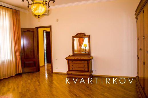 ELITE HOUSE NEAR PARK, Кисловодськ - квартира подобово