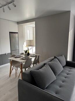 A quiet studio apartment is available for rent every day at 