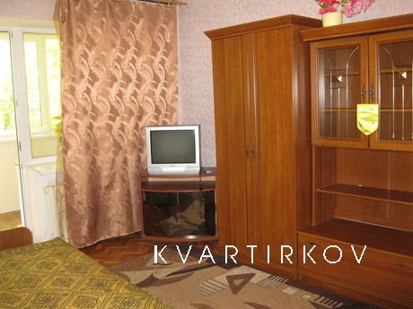 Квартира в першому кварталі від моря, Чорноморськ (Іллічівськ) - квартира подобово
