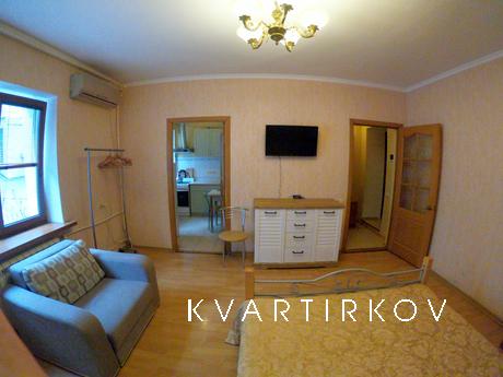 Apartment in Yalta, 7 min. walk to the b, Yalta - apartment by the day