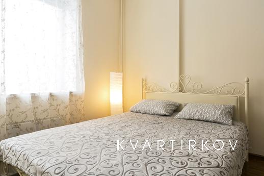 1-2 человека 4000 рублей/сутки, 3-4 человека 5000 рублей/сут