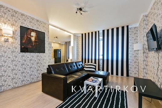 1-2 человека 4000 рублей/сутки, 3-4 человека 5000 рублей/сут