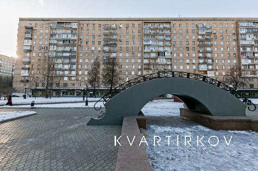 Daily Ukrainian Boulevard 6, Moscow - apartment by the day