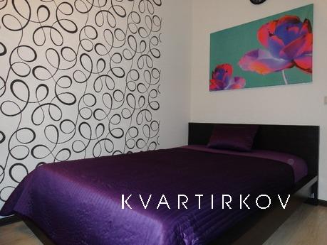 Offers comfortable and well appointed apartment in Yekaterin