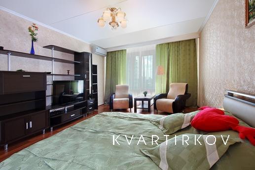Offers comfortable and well appointed apartment in Yekaterin