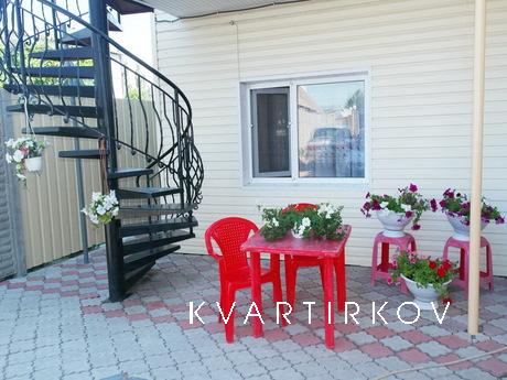 Seating yard Vladislav, Berdiansk - apartment by the day