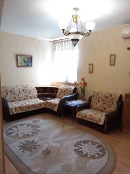 Сдаю посуточно (от 6-7 суток, 12:00 расчетный час), в центре