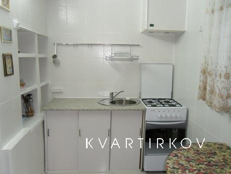 Сдаю посуточно (от 6-7 суток, 10-00 расчетный час) уютную, у