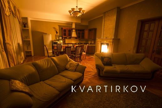 Номер в 2-х уровнях с собственным санузлом с джакузи и конди