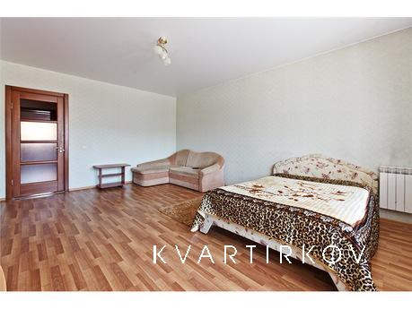 Трехкомнатная квартира посуточно, Тюмень - квартира посуточно