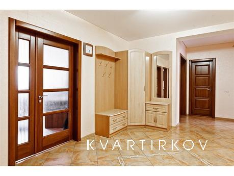 Трехкомнатная квартира посуточно, Тюмень - квартира посуточно