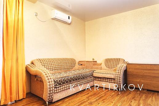 Двухкомнатная квартира с хорошим ремонтом!
Мебель: 
- Wi - F