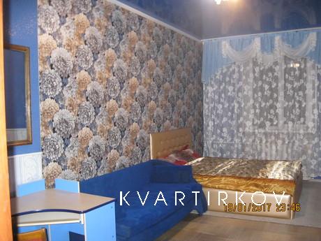 Собственник сдает чистую комнату после ремонта в своей 3-х к